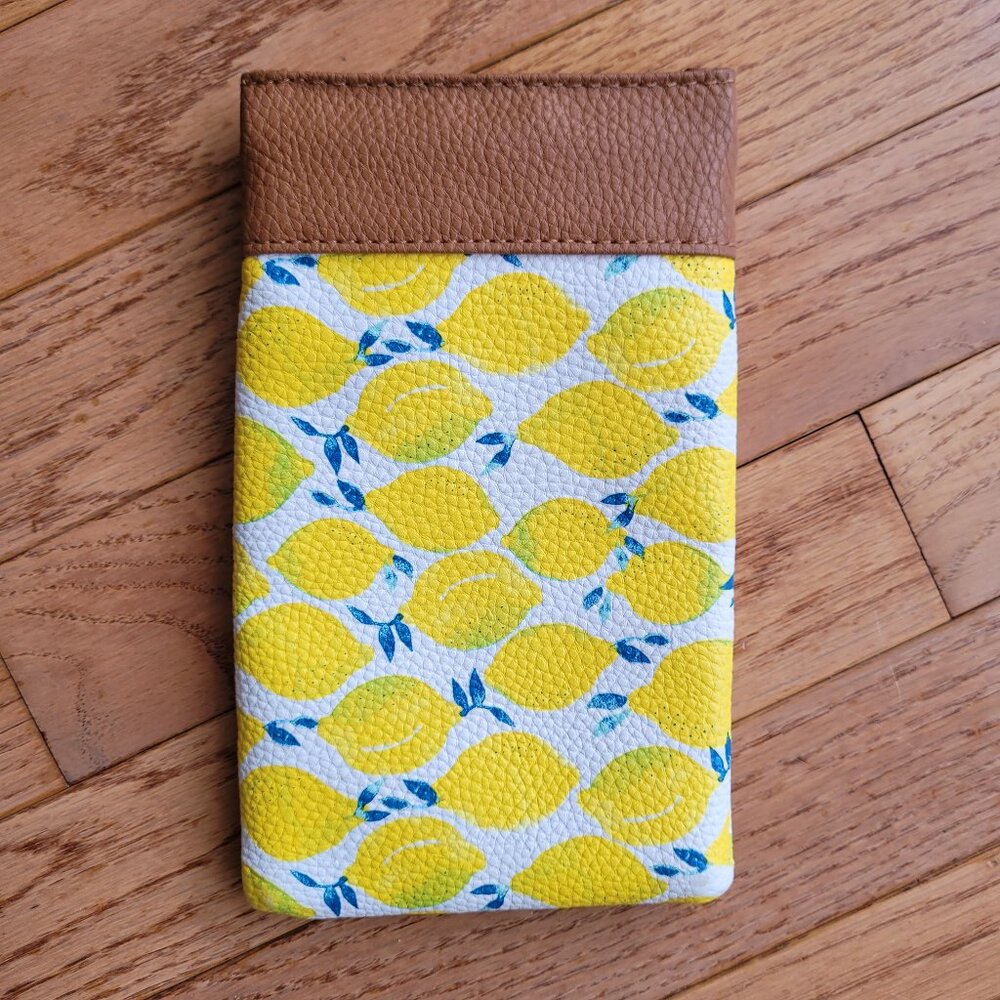 THIRTY-ONE Pinch Top Eyeglasses Case Main Squeeze Lemons Pebble Zip Pocket